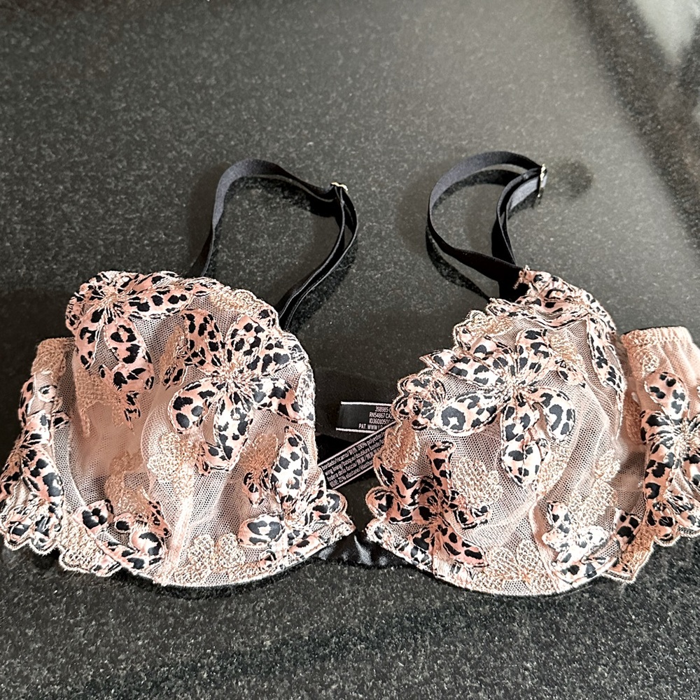 Victoria’s Secret Underwire Lace Bra